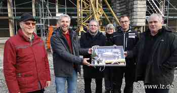 Richtfest an einem sonnigen Tag an der Waldorfschule - Lippische Landes-Zeitung