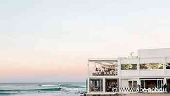 Hundreds call in sick as testing delays lay waste to Gold Coast's road to recovery