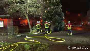 Saarbrücken: 15-Meter-Tanne in Flammen - Brandstifter bewerfen Polizisten mit Steinen - RTL Online