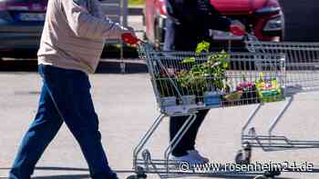 Zum Parken „zu blöd“? Rentner (81) packt Kolbermoorerin (23) auf Parkplatz