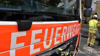 Großeinsatz in Bad Endorf: Feuerwehr löscht brennenden Dachstuhl