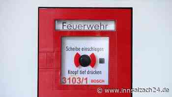 Unbekannter schlägt Feuermelder ein und löst Einsatz aus