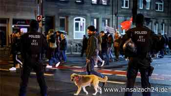 Friedlicher Protest: Über 1000 Corona-Spaziergänger in Mühldorf und Waldkraiburg