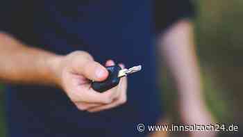 Jugendliche (14/17) auf Spritztour in Ampfing mit Auto von Papas Chef