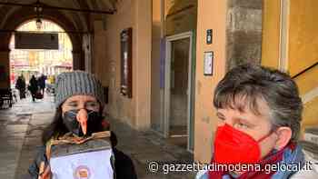 Modena, la Befana Comunista porta il carbone al sindaco Muzzarelli: "per l'esternalizzazione di nidi e scuole dell'infanzia" - La Gazzetta di Modena