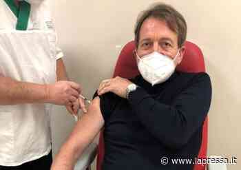 Modena, terza dose per il sindaco. Medico ancora senza guanti - La Pressa
