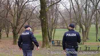 Modena. Morsica un agente e ne ferisce un altro con una gomitata - La Gazzetta di Modena