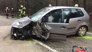 Erst Überschlag dann gegen Baum gekracht - Schwerer Unfall auf der St2092 bei Eiselfing