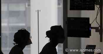 France allows some coronavirus-infected medics to keep working - Los Angeles Times