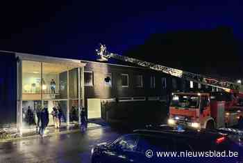 Vier mensen  lichtgewond door brand  op industrieterrein, woongedeelte bedrijf onbewoonbaar