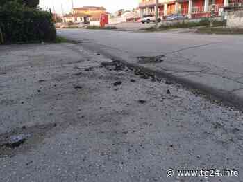 Sora – Attenzione ai “proiettili” di asfalto su via Cellaro (FOTO) - TG24.info
