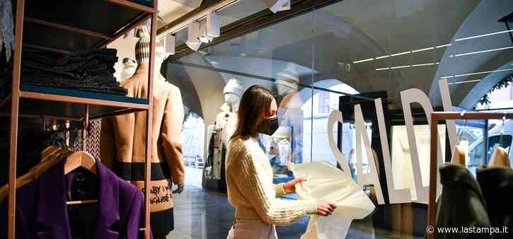 Saldi al debutto, l’incognita Covid. Da Cuneo ad Alba, le speranze (e i timori) dei commercianti - La Stampa