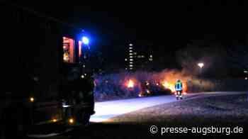 Größere Grasfläche brennt in Augsburg-Kriegshaber | Presse Augsburg - Presse Augsburg