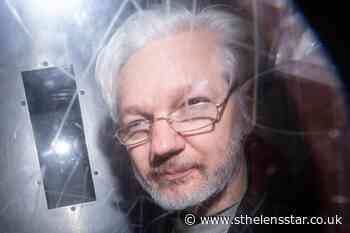 Campaigners mark 1000 days since Julian Assange was imprisoned - St Helens Star