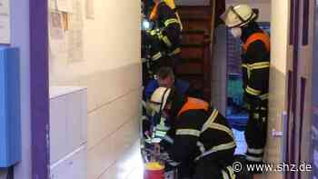 Warnmelder piept in Glückstadt : Essen kokelt auf dem Herd: Einsatz für zwei Feuerwehren | shz.de - shz.de
