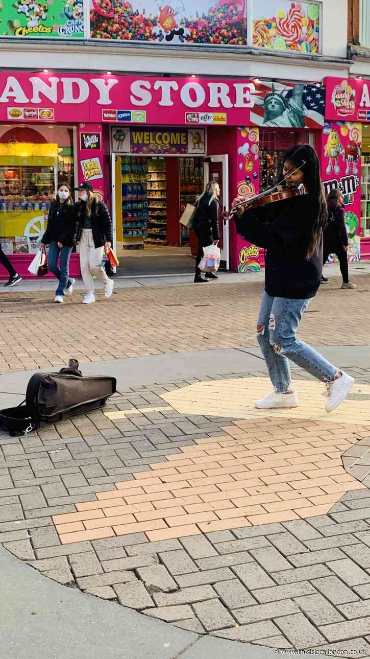 New Upcoming Artist takes the roads of London by storm – Srisha Pirabaharan, Kingston Grammar School