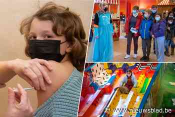 2.000 kinderen krijgen coronavaccin in Bobbejaanland: “Leuk dat de medewerkers zich verkleden”