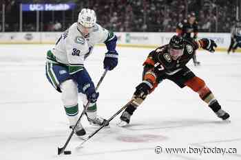 Vancouver Canucks winger Alex Chiasson tests positive for COVID-19