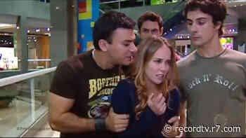 Lopo empurra Janice da escada de shopping e foge - Record TV