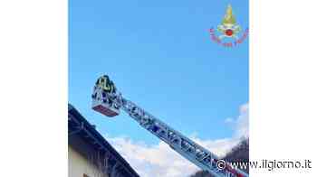 A fuoco tetto di una villa Cinque squadre all’opera - IL GIORNO