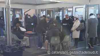 Corsa alla terza dose del vaccino a Crotone. Ma il Covid dilaga: 1.177 casi - Gazzetta del Sud - Edizione Catanzaro, Crotone, Vibo