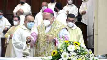 Il Covid corre forte, il vescovo di Crotone: «La variante Omicron ci spinge ad avere più attenzione verso le persone fragili» - CrotoneOK.it