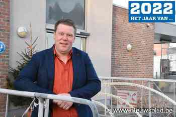 Het hele dorp kende hem al als postbode, nu neemt Kristof (37) ook de burgemeesterssjerp over: “Aanspreekbaar zijn, is het belangrijkste in deze job”