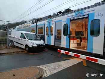 Champagne-sur-Seine. Un utilitaire percuté par un train au passage à niveau - actu.fr