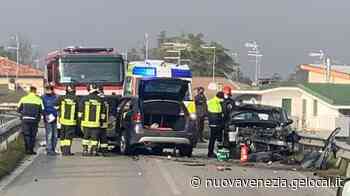 Scontro frontale tra auto ferite due donne Traffico fermo per ore - la Nuova di Venezia