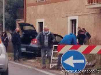 Incidente stradale all'alba, tre auto coinvolte: contatori del gas abbattuti e paura - ciociariaoggi.it