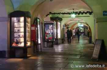 Fossano, nuove regole e meno burocrazia per le vetrinette di via Roma - La Fedeltà