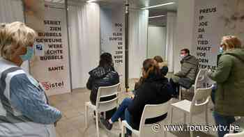 Leerkrachten halen boosterprik tijdens extra vaccinatiemoment - Focus en WTV