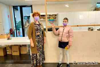 Yanissa overhandigt decoratie aan burgemeester (Lille) - Gazet van Antwerpen