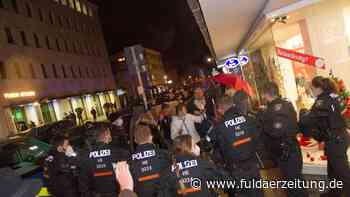 Corona-„Spaziergang“ in Fulda: Hitzige Debatten um Pfefferspray-Einsatz - Fuldaer Zeitung
