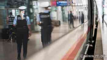 Fulda: Maskenverweigerer rastet aus - Zugbegleiterin geschlagen, geschubst und beleidigt - RTL Online