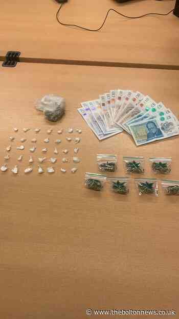 Drugs and cash discovered in vehicle after police chase through Bolton - The Bolton News