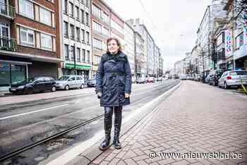 Vlaams minister Lydia Peeters op ‘inspectie’ op de Turnhoutsebaan: “Ook onwettig gebruik van busstrook zal beboet worden”
