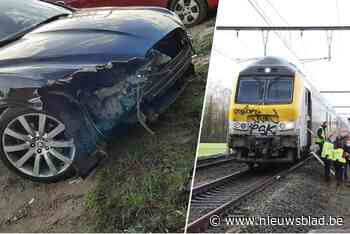 Aanrijding tussen trein en auto in Nijlen: geen gewonden, reizigers geëvacueerd - Het Nieuwsblad