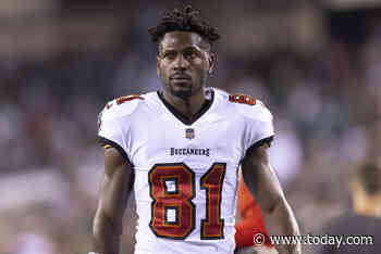 Antonio Brown says he was asked to play injured before dramatic walk-off