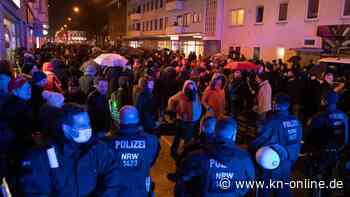 Ausschreitungen bei Protest von Corona-Gegnern in Bielefeld - fünf Polizisten verletzt