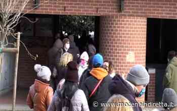 Modena, lunga la fila anche per i bambini che si vaccinano. VIDEO - modenaindiretta.it
