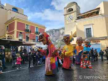 Epifania a Capri: entusiasmo per la parata delle befane in Piazzetta e ai giardini della flora caprense. Le foto - Capri News