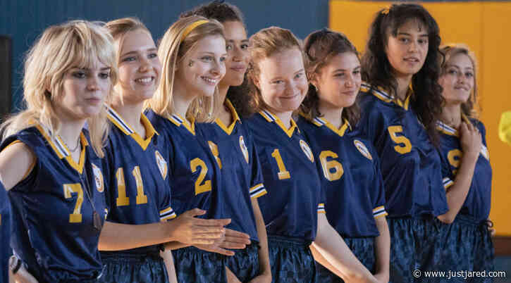 What Time Do New 'Yellowjackets' Episodes Premiere on Showtime? Stream Them Before They Air on TV!