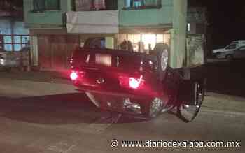 Derrapó y volcó en el bulevar a Coatepec; resultó lesionada - Diario de Xalapa