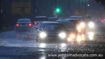 Hundreds need help in wild Victoria storms - Western Advocate