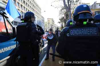 "Macron on t’emm…": les antivax en nombre à Nice ce samedi après-midi