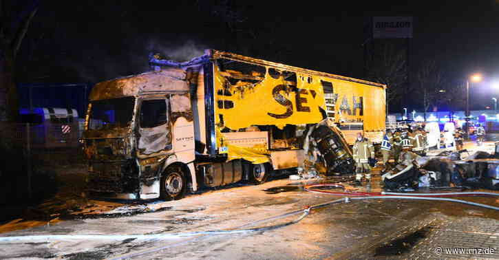 Mannheim:  Lastwagen im Vollbrand