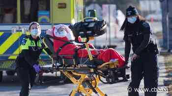 COVID-19 is pushing Quebec hospitals to highest alert level. Here's what that means