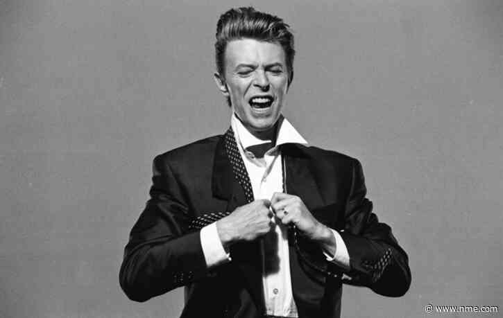 Fans pay tribute to David Bowie on late singer’s 75th birthday