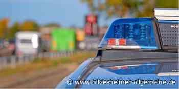Unfall auf nasser A 7 im Kreis Hildesheim: Auto kommt von Straße ab und rast auf Acker - www.hildesheimer-allgemeine.de